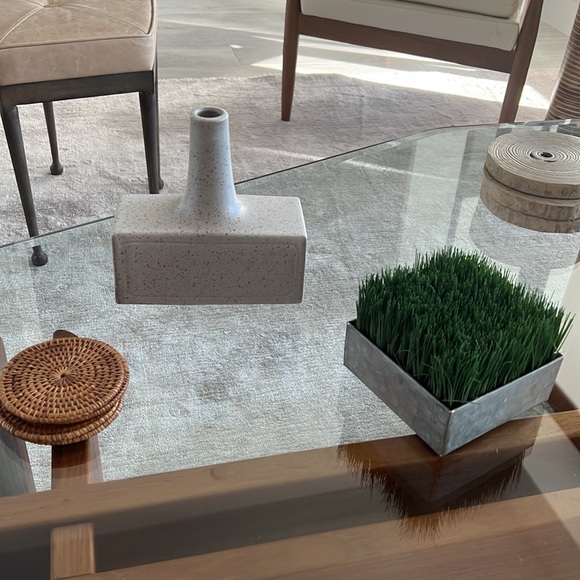 ⭐️🌴NWT West elm vase textured linework - Picture 2 of 6